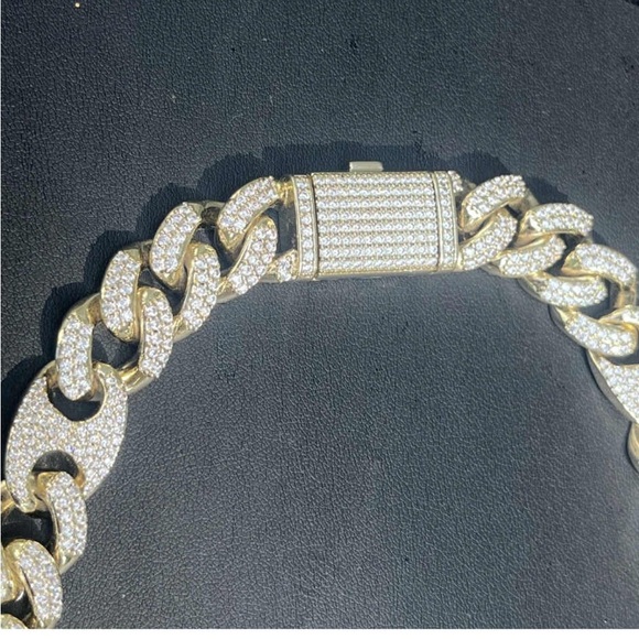 Iced Out Figarucci Link Choker - Picture 6 of 12